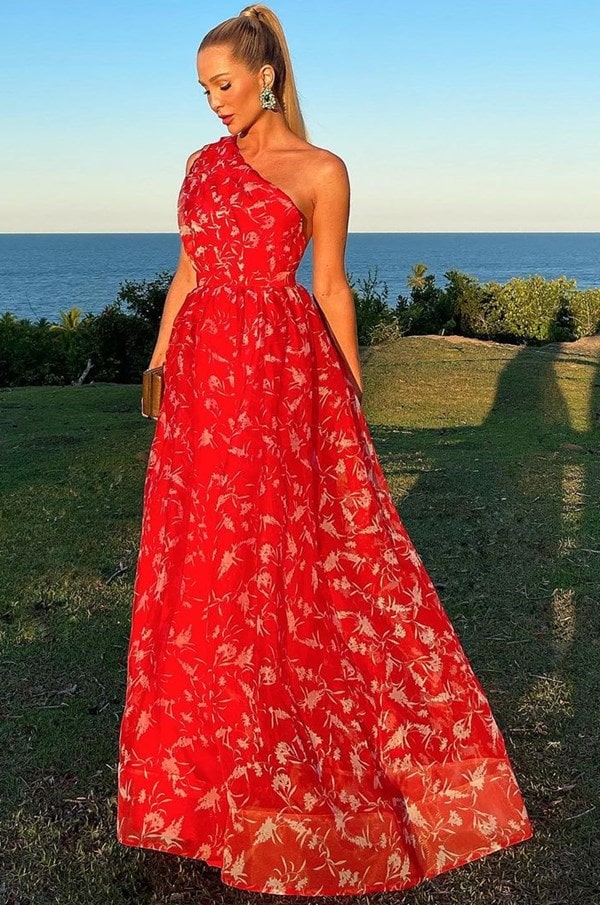 Vestido longo vermelho de organza  estampada modelo um ombro só