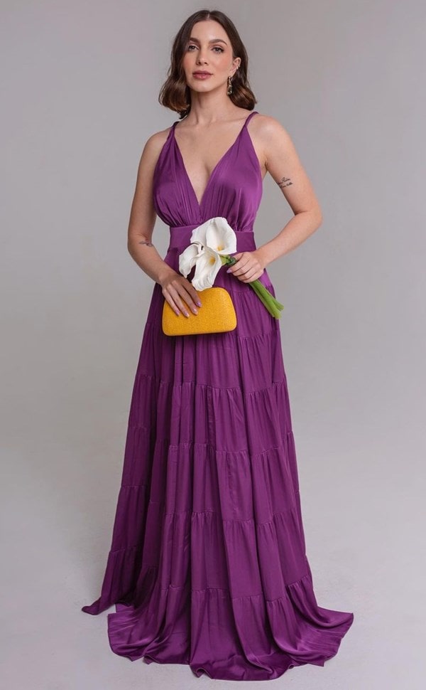 vestido longo roxo fluido com alças finas