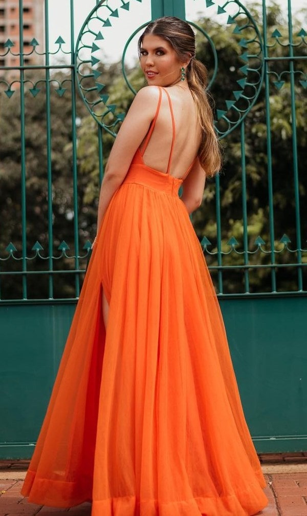 vestido de festa longo laranja com decote nas costas