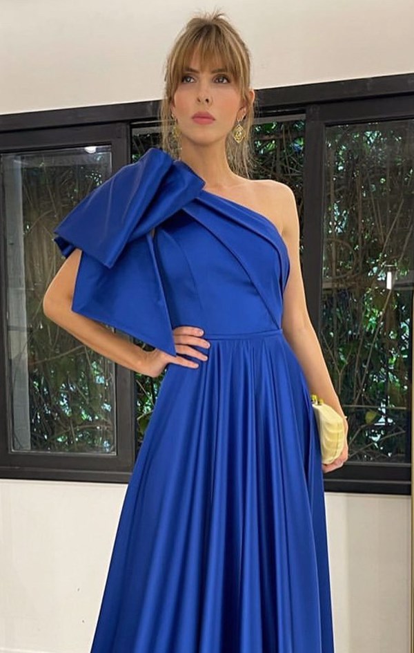 vestido longo azul royal modelo um ombro