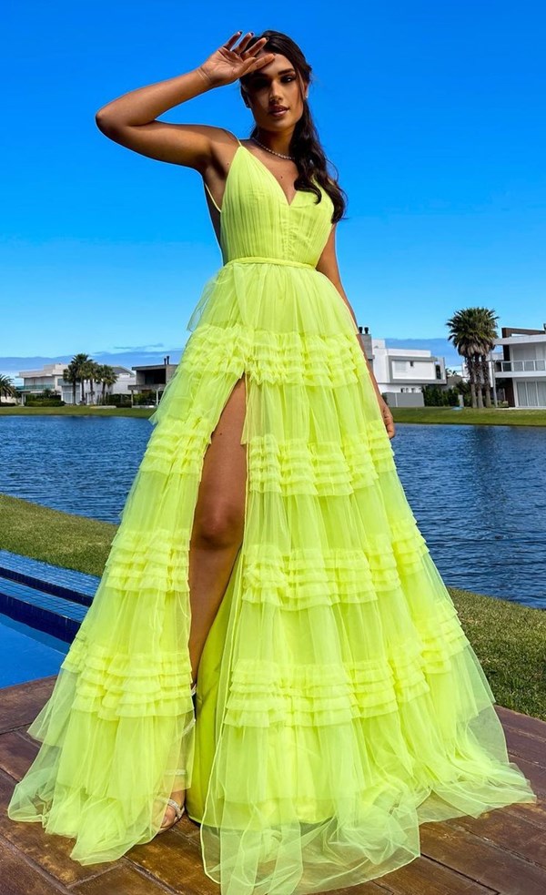 vestido longo amarelo neon