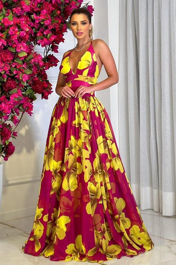vestido de festa longo pink com estampa de flores amarelas