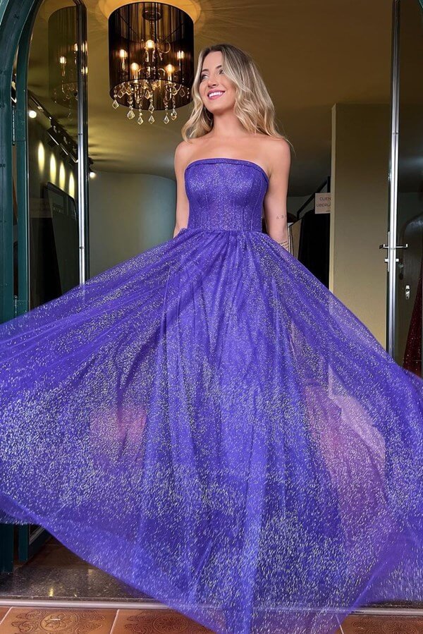 vestido de festa longo roxo em tule glitter com saia fluida e decote tomara que caia