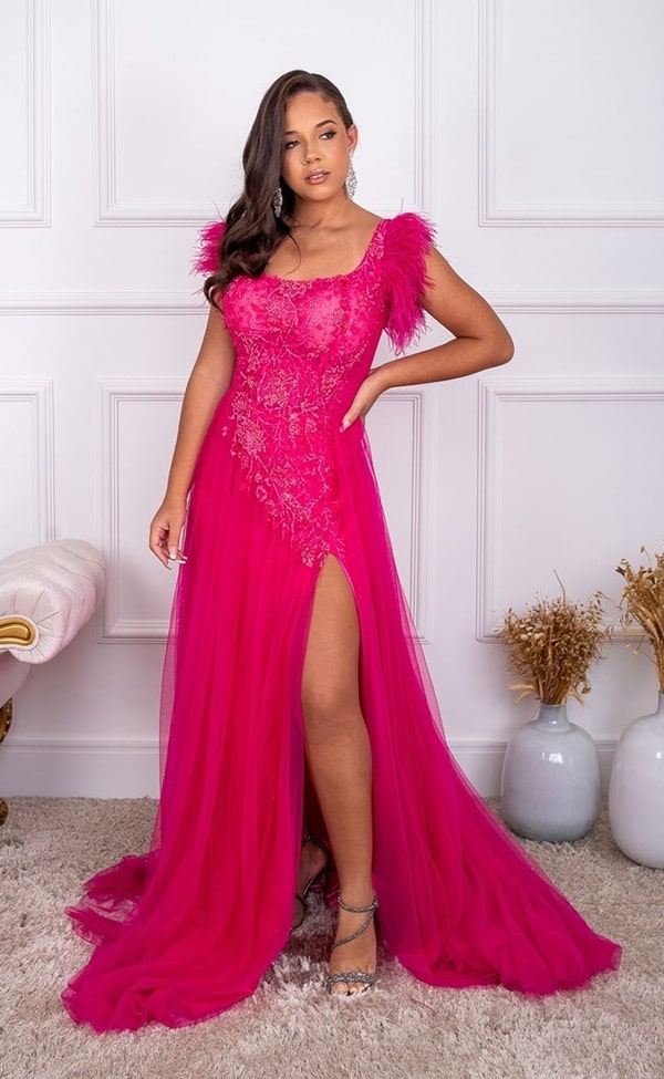 vestido de festa longo rosa pink com brilho e plumas