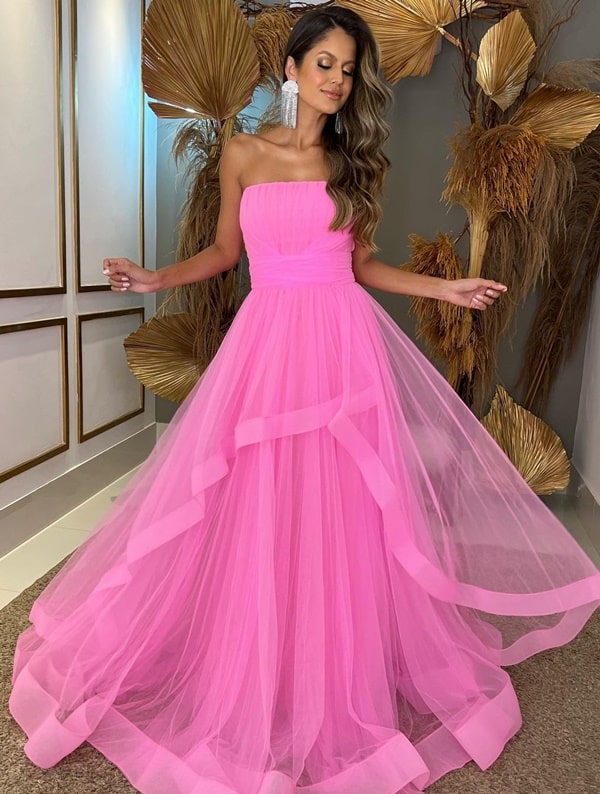 vestido rosa chiclete de tule com saia em camadas  para madrinha de casamento