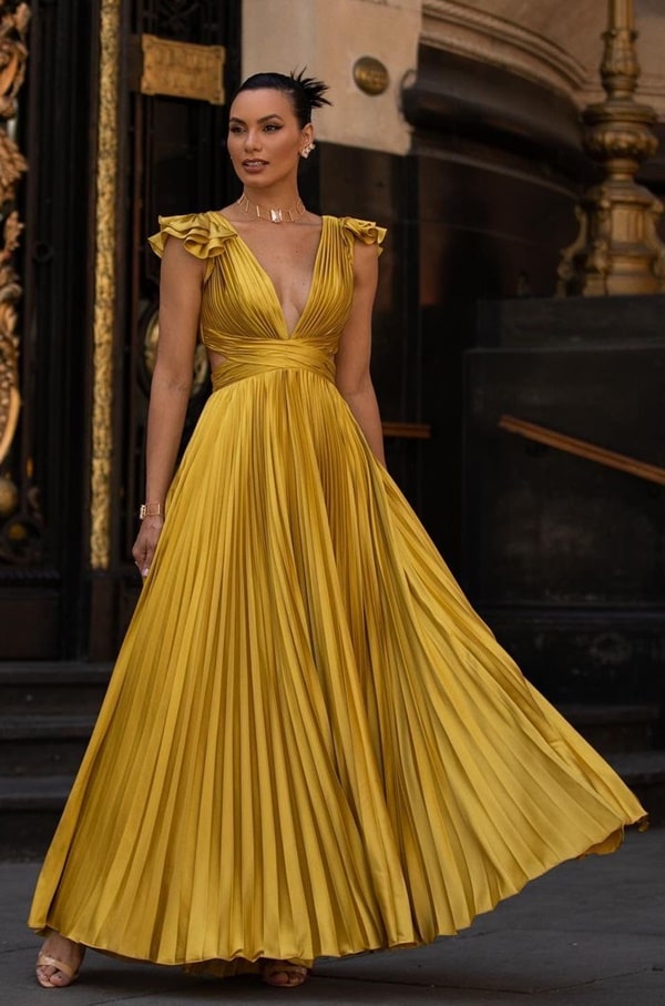 vestido de festa longo amarelo ouro plissado 