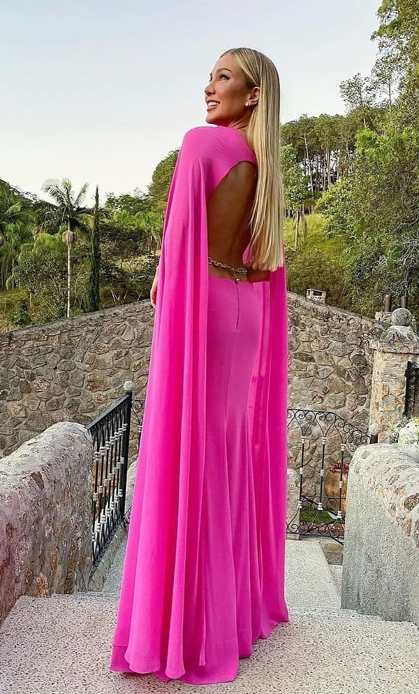 vestido de festa longo rosa pink com decote nas costas