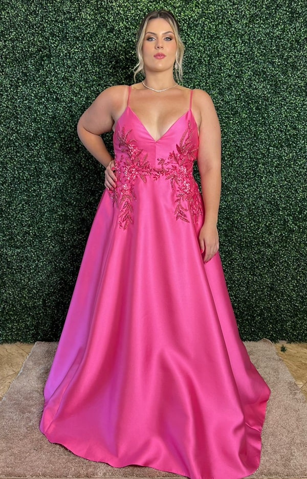 vestido de festa plus size rosa chiclete semi bordado