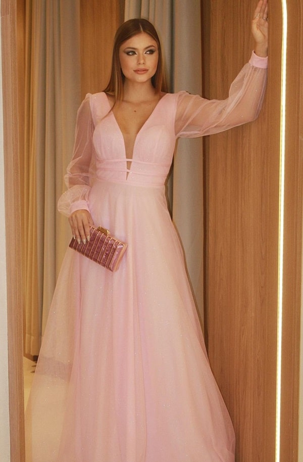 vestido de festa longo rose com manga longa de tule soltinho para madrinha de casamento