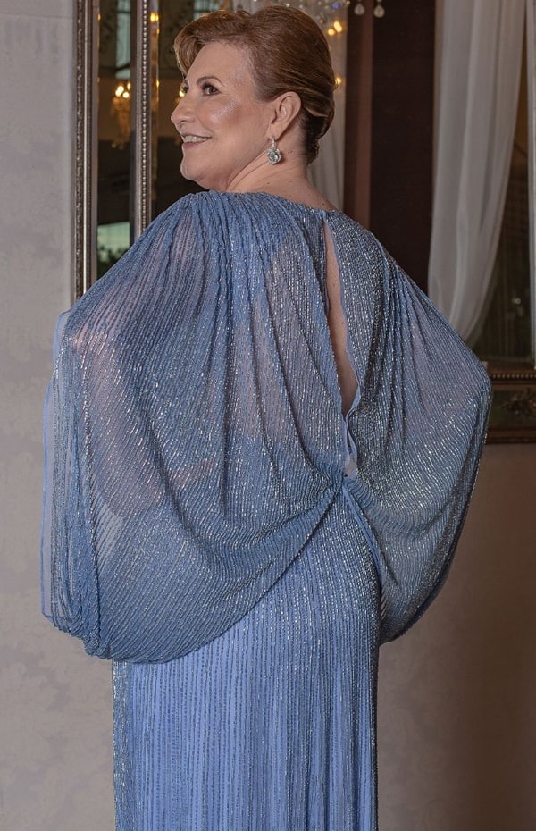 vestido de festa longo azul de lurex para mãe da noiva, modelo simples com mangas sem bordado