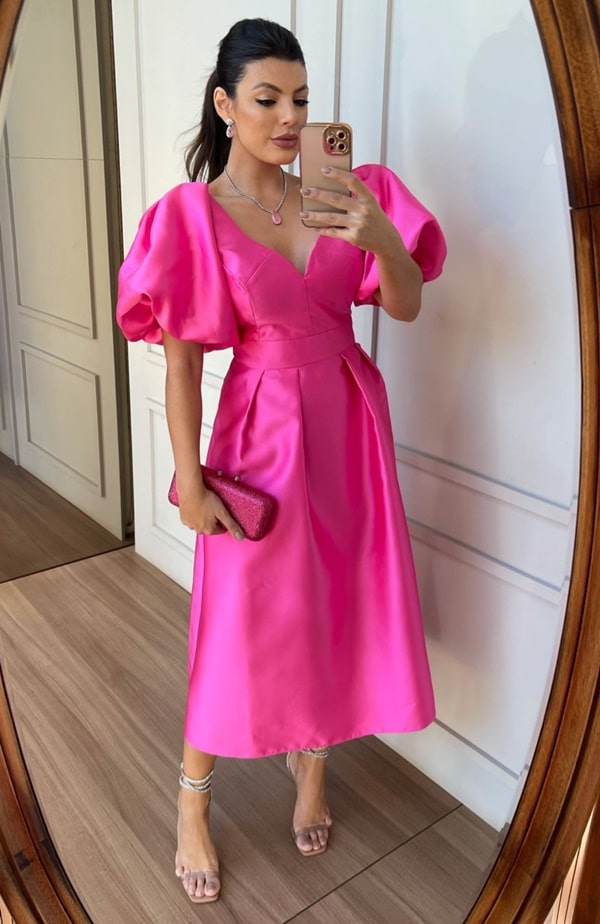 vestido midi rosa pink com manguinha curta