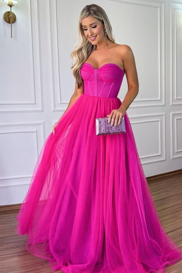 vestido pink com corpete com barbatanas e saia de tule