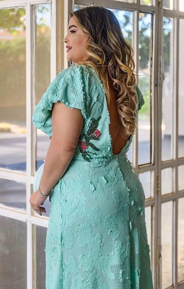 vestido de festa longo verde tiffany bordado em paetês com manguinha