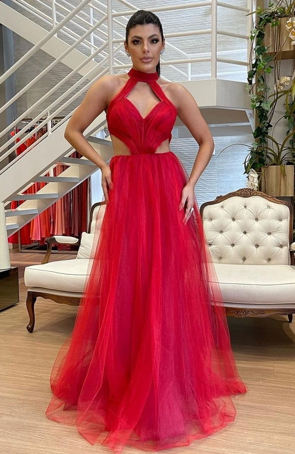 vestido longo vermelho de tule com recorte