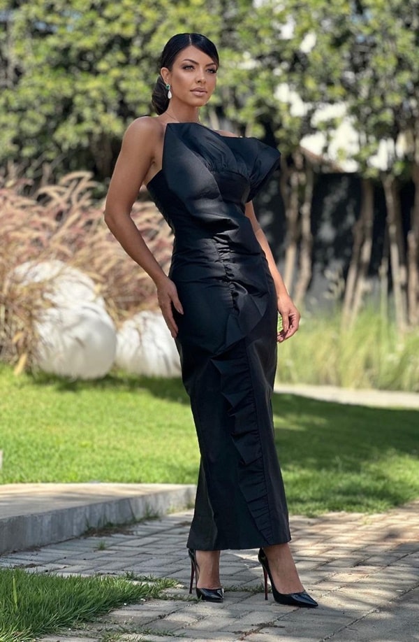 vestido preto justo social