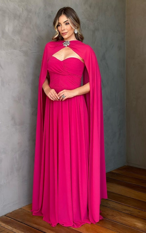 vestido rosa pink para mãe de noiva. Vestido com capa