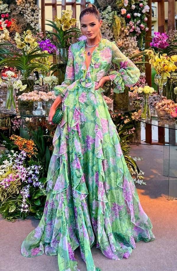 Thassia Naves vestido de festa manga longa verde menta com estampa floral