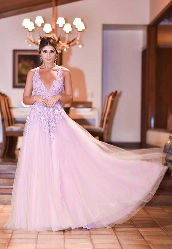 Thássia Naves vestido longo lilás lavanda para madrinha de casamento