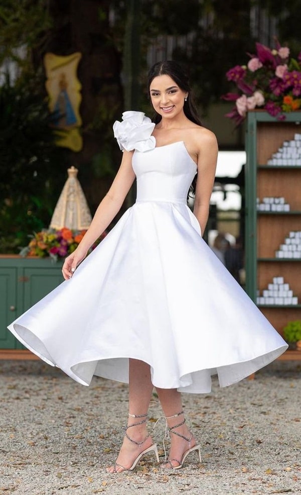 vestido branco midi para noiva recepção ou casamento civil