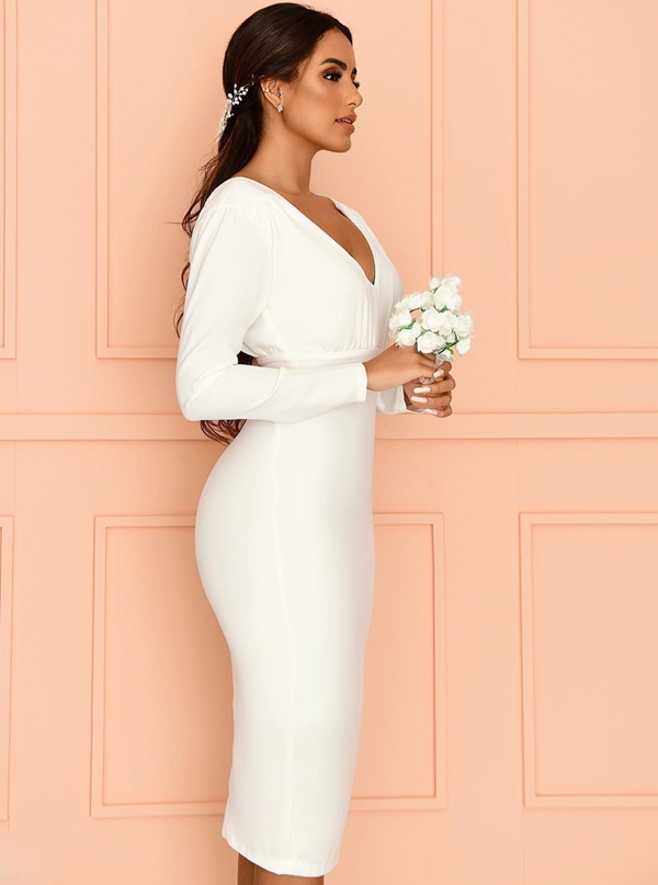vestido branco justo com manga longa para noiva casamento civil
