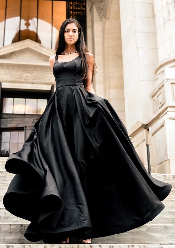 vestido longo preto estilo princesa clássico e elegante