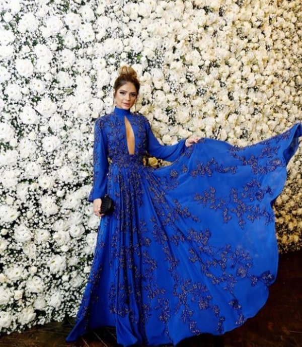 Thassia Naves vestido de festa azul royal