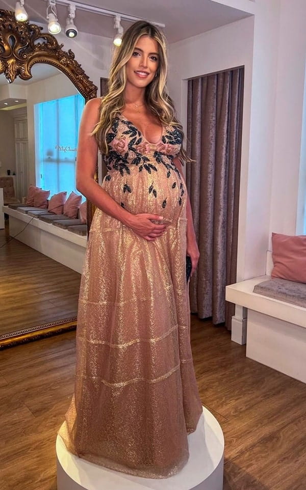 vestido de festa com  brilho para madrinha de casamento grávida