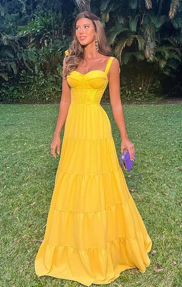 vestido amarelo para casamento ao ar livre
