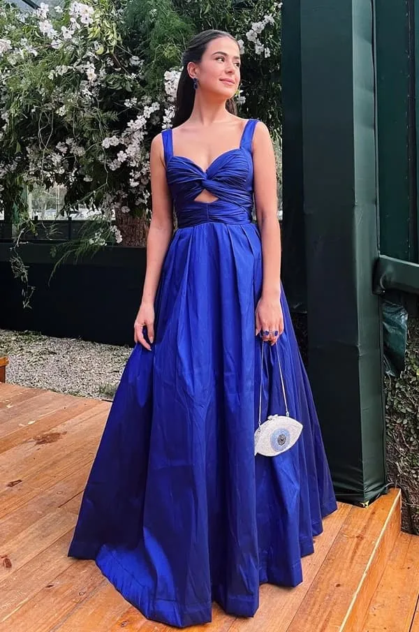 vestido azul royal com alças e e saia ampla
