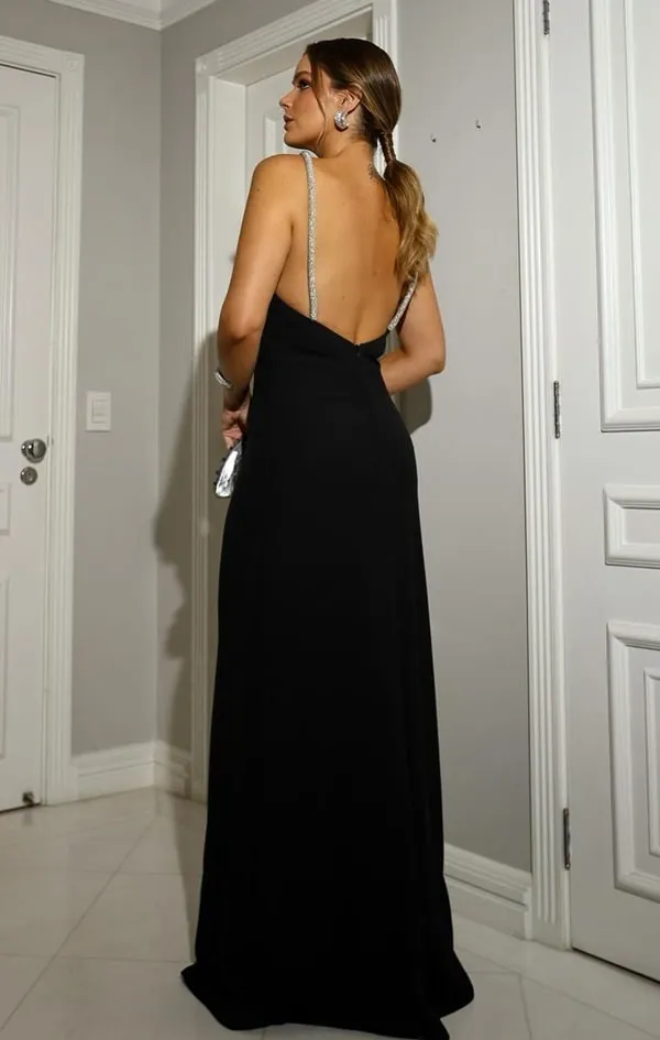 vestido de festa longo preto justo com decote nas costas