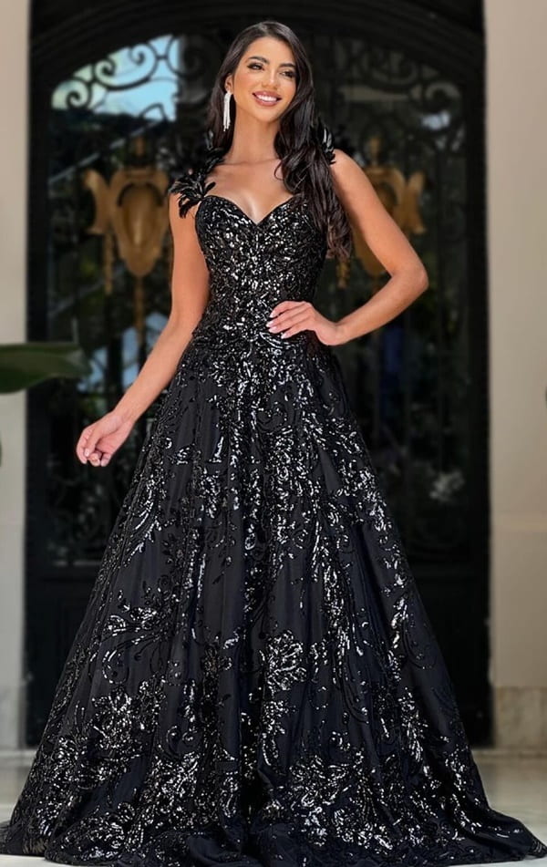 Vestido longo preto estilo princesa bordado