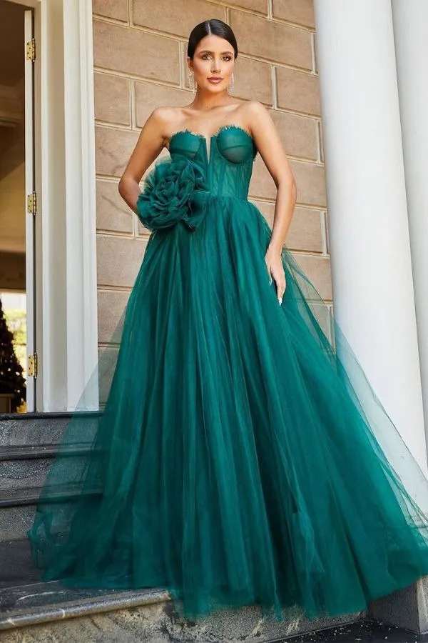 vestido verde esmeralda estilo princesa para formanda