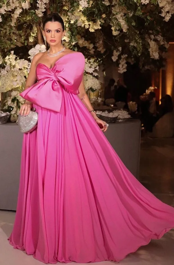 vestido de festa longo rosa fluido com maxi laço na frente
