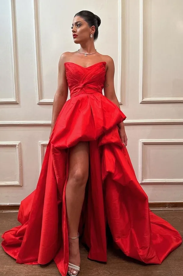 vestido vermelho para formanda, vestido de festa longo com decote tomara que caia, fenda e volume na saia