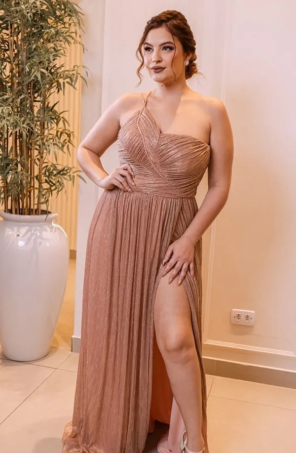 vestido longo de lurex rose gold. vestido um ombro só com fenda