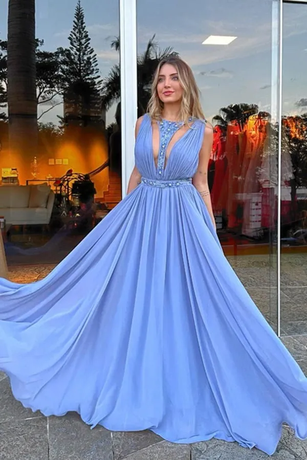 vestido longo azul fluido para casamento