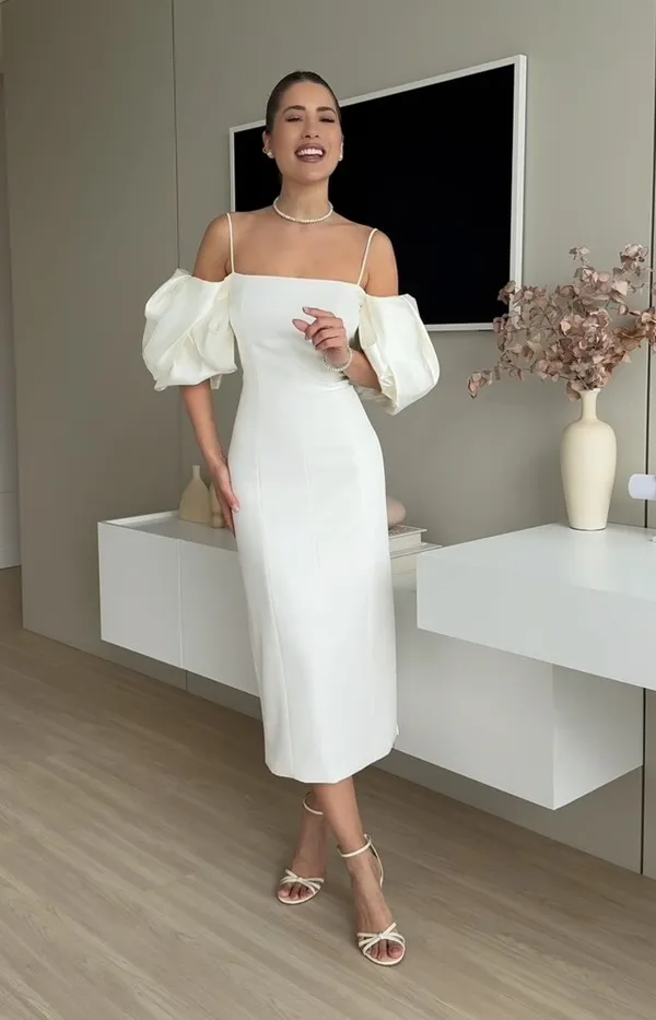 vestido branco midi justo para noivado ou casamento civil